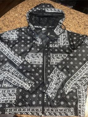 NWT Nike Black & White Oversized Bandana-Print Hooded Windbreaker XS